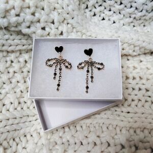 2 for 25$Elegant Black and Gold Heart Bow Earrings brand new never used